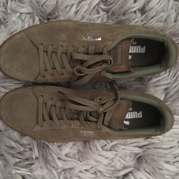 Olive Pumas Men’s 8.5 - Picture 2 of 3